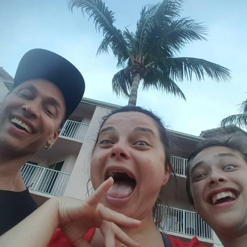 "Почти американцы": дочки и сыновья наших звезд за границей