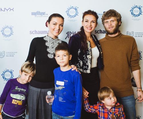 "Почти американцы": дочки и сыновья наших звезд за границей