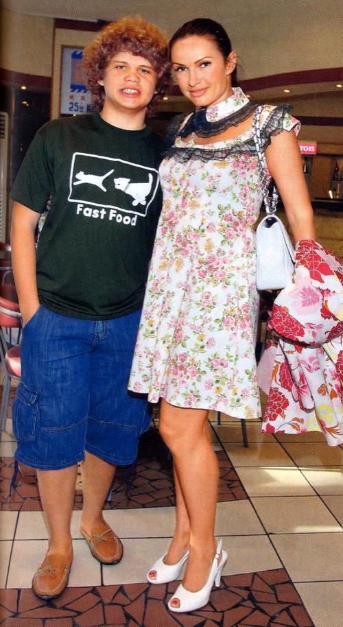 "Почти американцы": дочки и сыновья наших звезд за границей