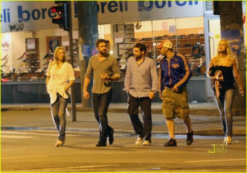 Джеррард Батлер охмурил сербских девчонок