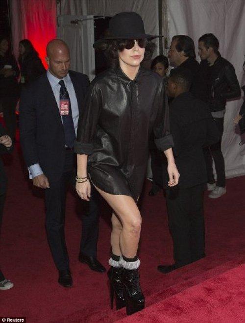 Заработались: звезды, появившиеся на публике без юбки и штанов