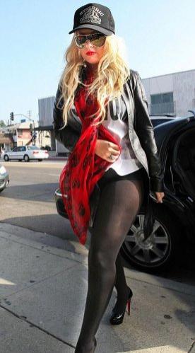 Заработались: звезды, появившиеся на публике без юбки и штанов