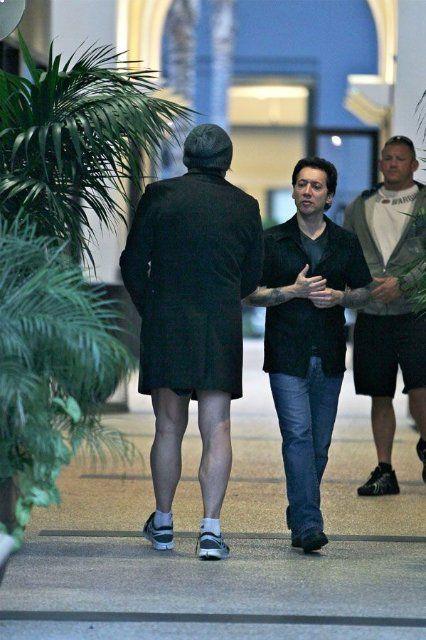 Заработались: звезды, появившиеся на публике без юбки и штанов