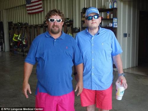 Пожарный, получивший новое лицо, привыкает к новой жизни