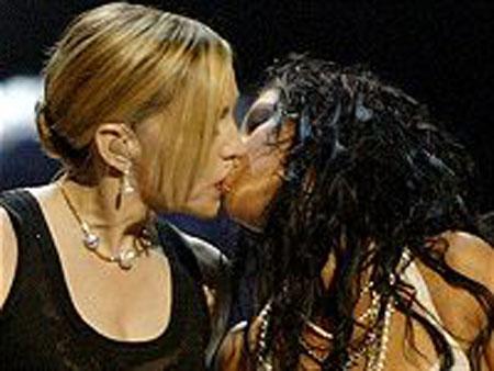 "Голубые" и "розовые" скандалы: когда звезд ловят с поличным…