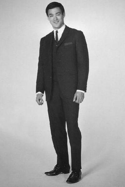 Фотоальбом легенды: правила жизни Брюса Ли