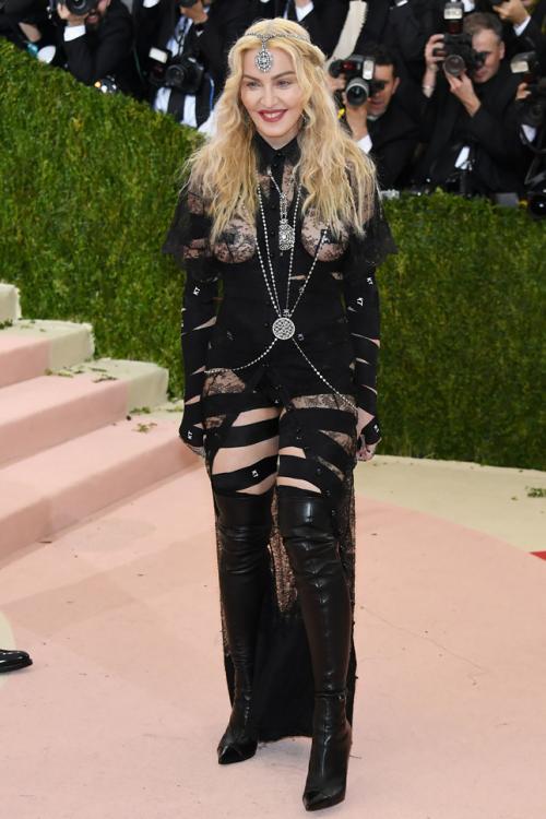 Леди Гага и Мадонна шокировали нарядами бал Института Костюма