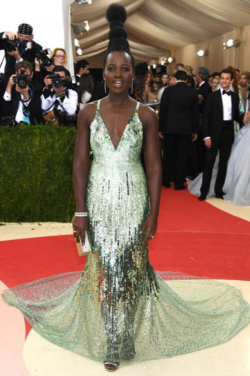 Леди Гага и Мадонна шокировали нарядами бал Института Костюма