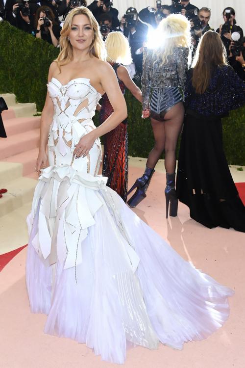 Леди Гага и Мадонна шокировали нарядами бал Института Костюма