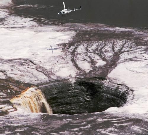12 самых невероятных карстовых воронок в мире