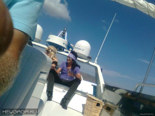 Леди Гага отдыхает на любовнике