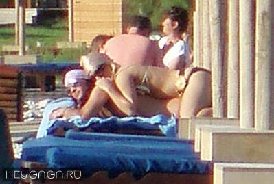 Леди Гага отдыхает на любовнике