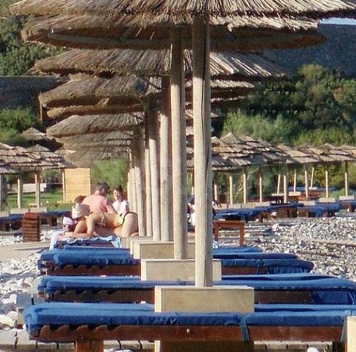 Леди Гага отдыхает на любовнике