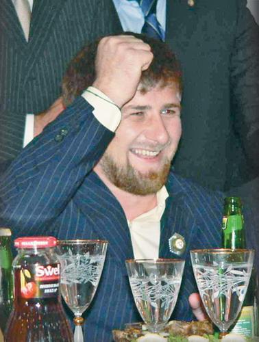 На юбилее Кадырова с неба падали деньги