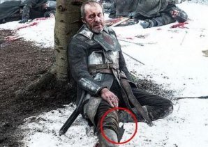 Резиновый меч и крестьянин в джинсах: в «Игре Престолов» находят все больше киноляпов