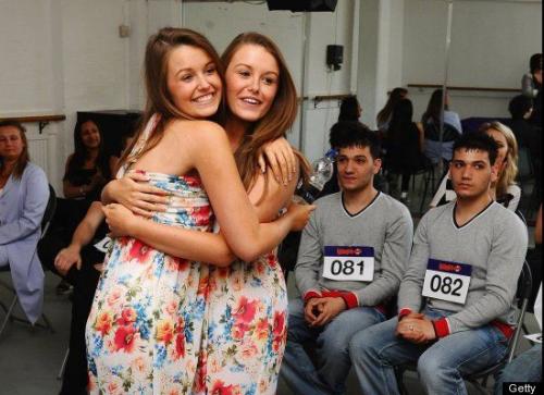 В Британии прошел конкурс на самых похожих близнецов