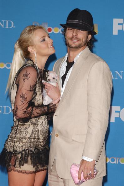 Тайные свадьбы знаменитостей: кто и почему прячется от СМИ