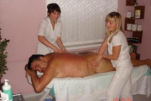 Садальский выложил в ЖЖ снимки голых Бледанс и Довлатовой