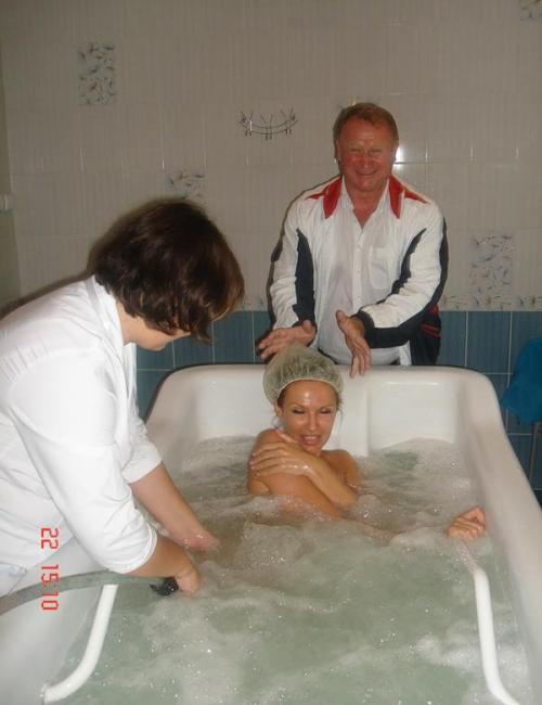 Садальский выложил в ЖЖ снимки голых Бледанс и Довлатовой