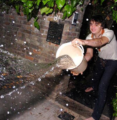 Избитые папарацци — как жертвы выходят из себя