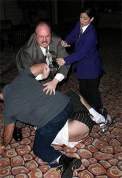 Избитые папарацци — как жертвы выходят из себя