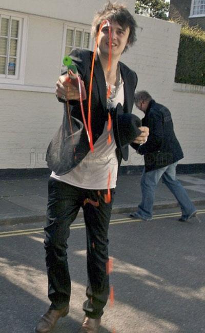 Избитые папарацци — как жертвы выходят из себя