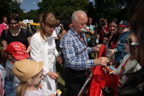 Леонид Якубович поработал добрым волшебником