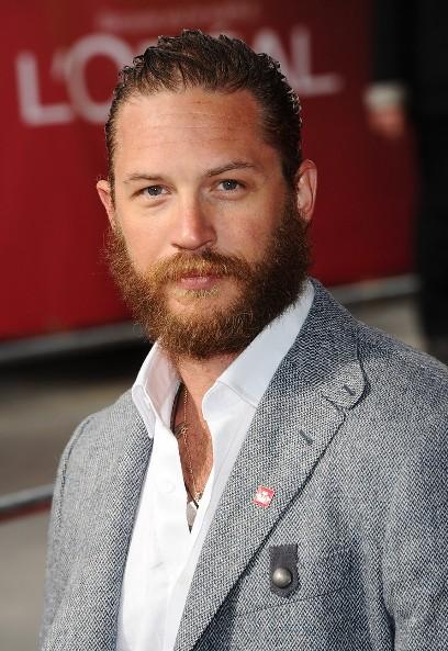 Знаменитости, "изуродовавшие" себя усами и бородой