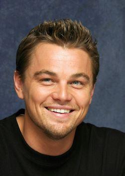 Знаменитости, "изуродовавшие" себя усами и бородой