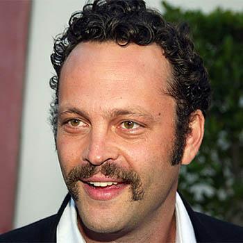 Знаменитости, "изуродовавшие" себя усами и бородой