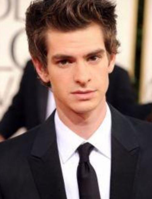 Знаменитости, "изуродовавшие" себя усами и бородой