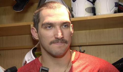 Знаменитости, "изуродовавшие" себя усами и бородой