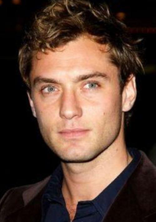 Знаменитости, "изуродовавшие" себя усами и бородой