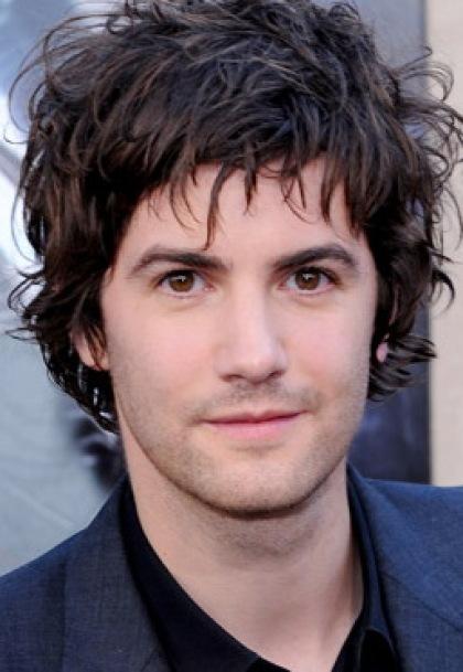 Знаменитости, "изуродовавшие" себя усами и бородой