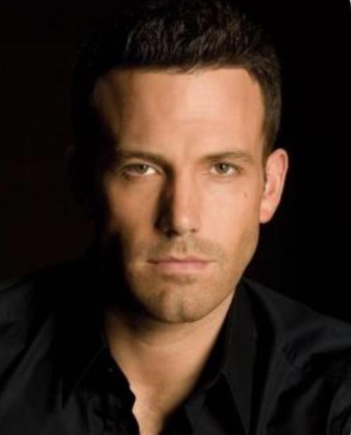 Знаменитости, "изуродовавшие" себя усами и бородой