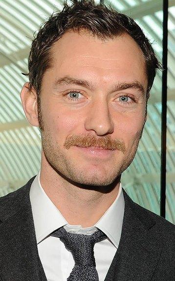 Знаменитости, "изуродовавшие" себя усами и бородой