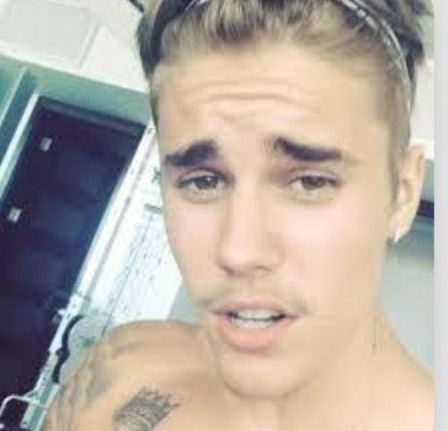 Знаменитости, "изуродовавшие" себя усами и бородой