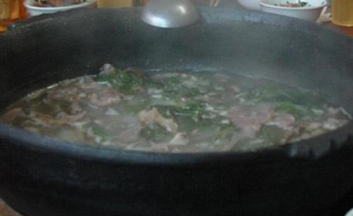 Копченые собачки. Что подают в нелегальных  ресторанах…