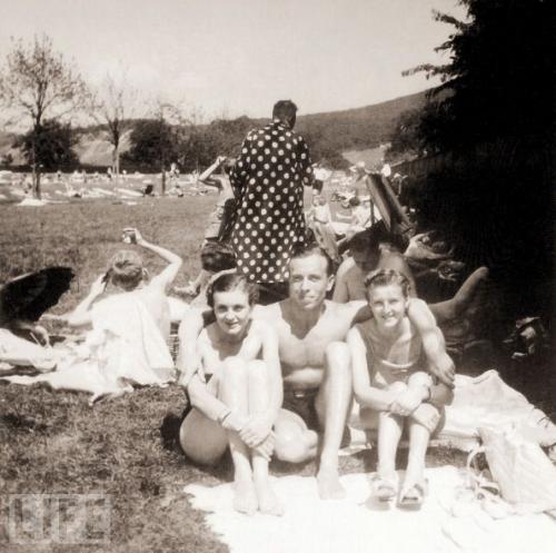 Найдены уникальные частные фото любовницы Гитлера