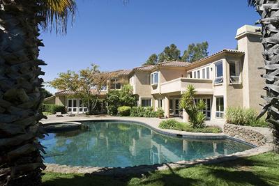 Топ-10 домов рок-звезд, которые можно купить