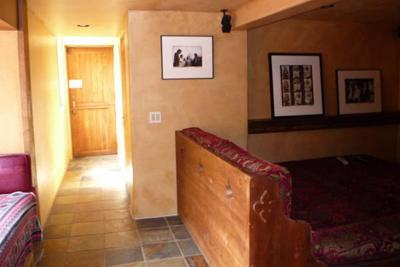 Топ-10 домов рок-звезд, которые можно купить