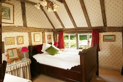 Топ-10 домов рок-звезд, которые можно купить