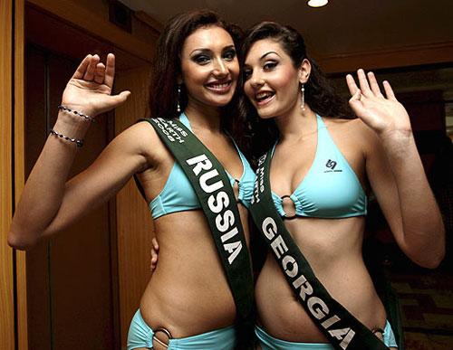 На Филиппинах выбирают главную «землянку»