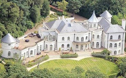 Топ-10 самых дорогих домов звезд футбола