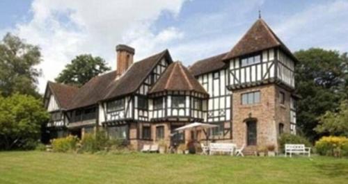 Топ-10 самых дорогих домов звезд футбола