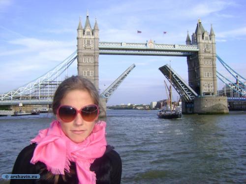 Жена Аршавина своим видом шокировала Англию