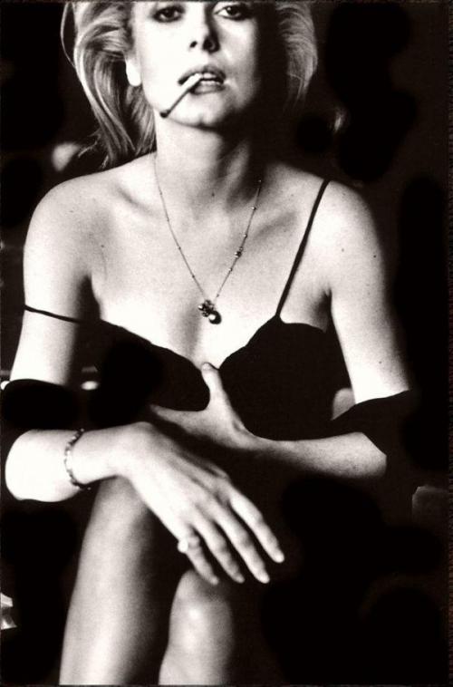 «Секс помогает продавать»: 20 скандальных работ Хельмута Ньютона