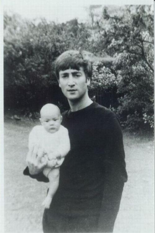 Редкие снимки знаменитостей прошлого и настоящего. Часть 16