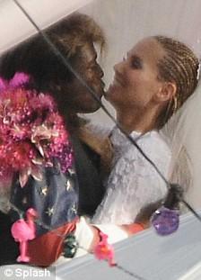 Хайди Клум и Сил сыграли трэшевую свадьбу