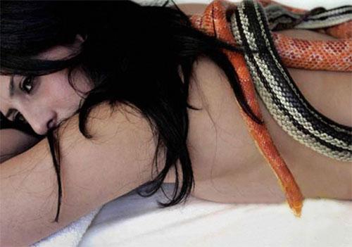 В Израиле практикуют массаж со змеями